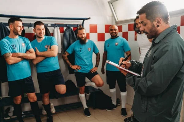 Phát biểu trước trận của HLV có thể tiết lộ điều gì về chiến thuật sắp tới?