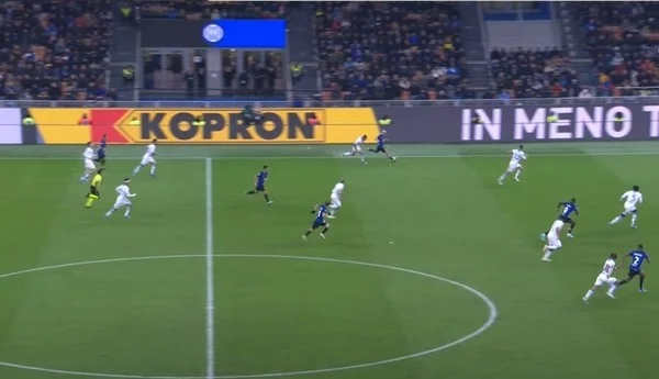 Cự ly tuyến tác động ra sao đến sức mạnh phòng ngự và đánh giá kèo bóng đá?