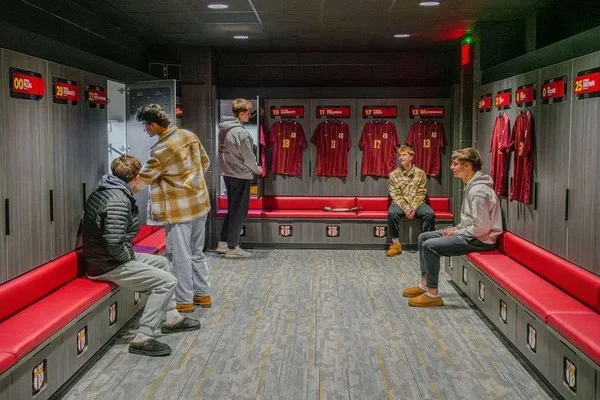 Mật mã phòng thay đồ được hiểu ra sao bởi các cầu thủ?