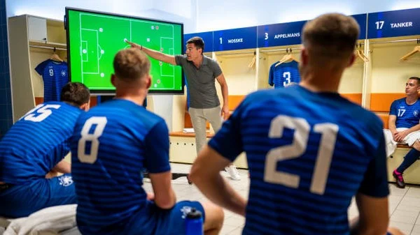 Thay đồ bí mật có tiết lộ điều gì về nội tình của một đội bóng?